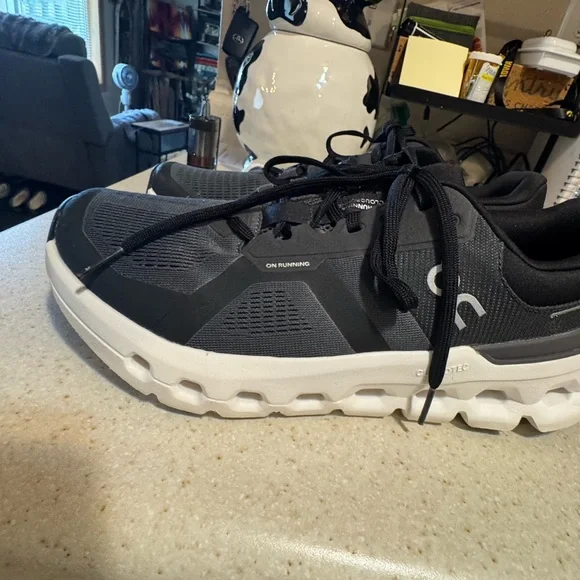 On Cloud Gray Athletic Shoes like brand new! - Picture 1 of 3